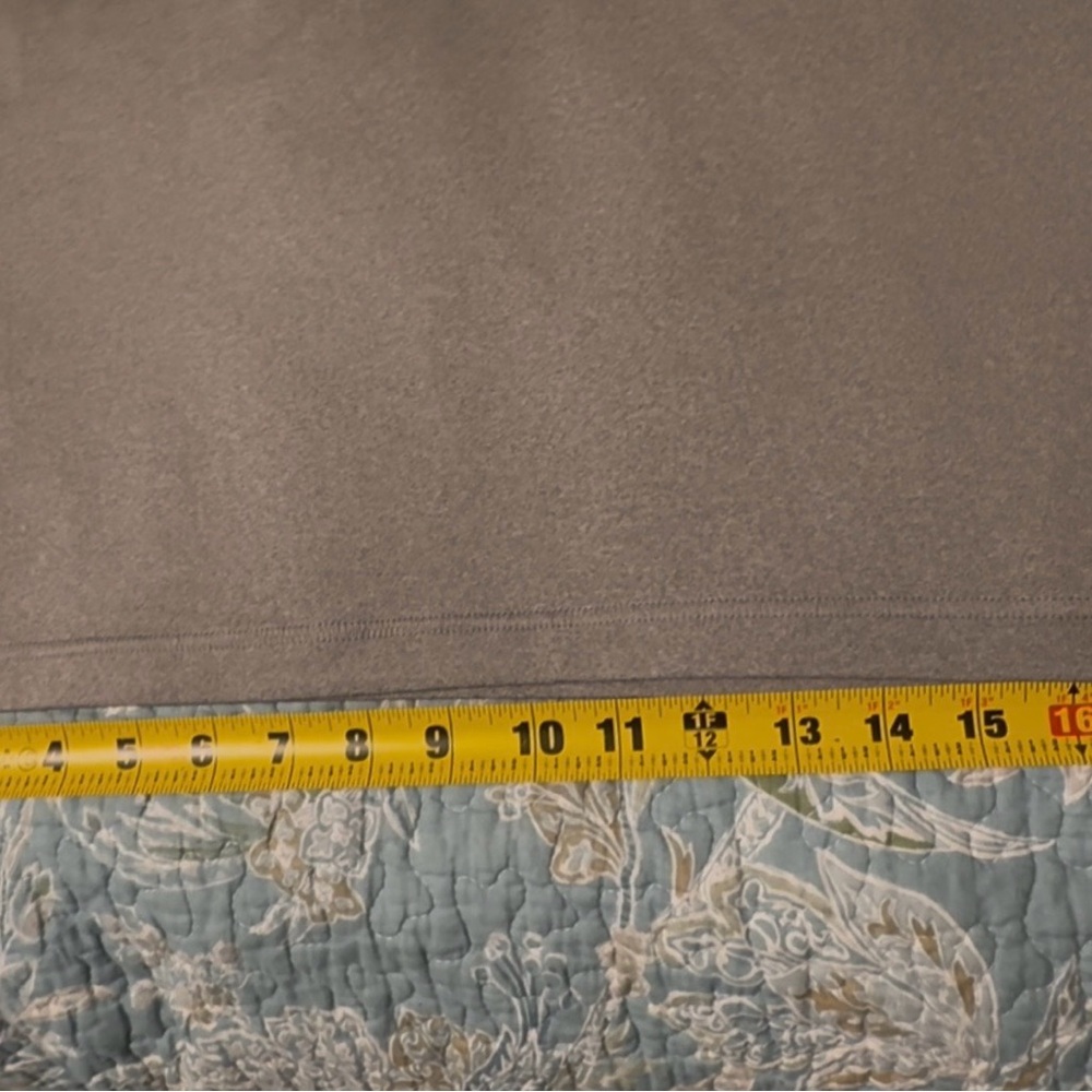 Hurley Grey rash guard long sleeve, sm, logo on chest, like new. - Picture 5 of 9
